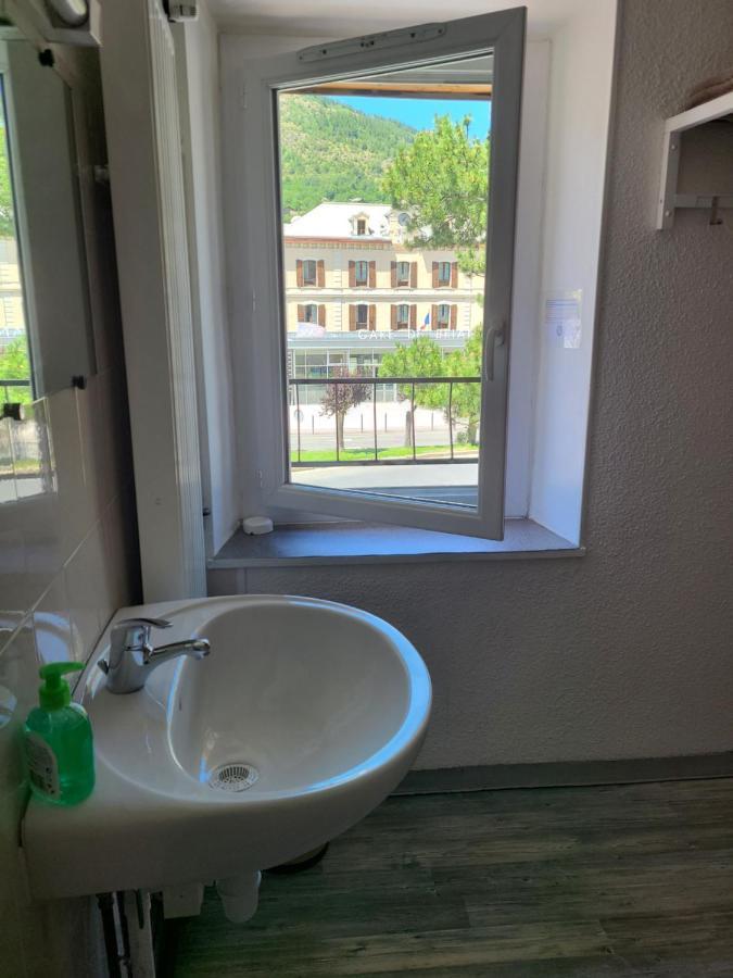 Hotel De La Gare Briançon Exteriér fotografie